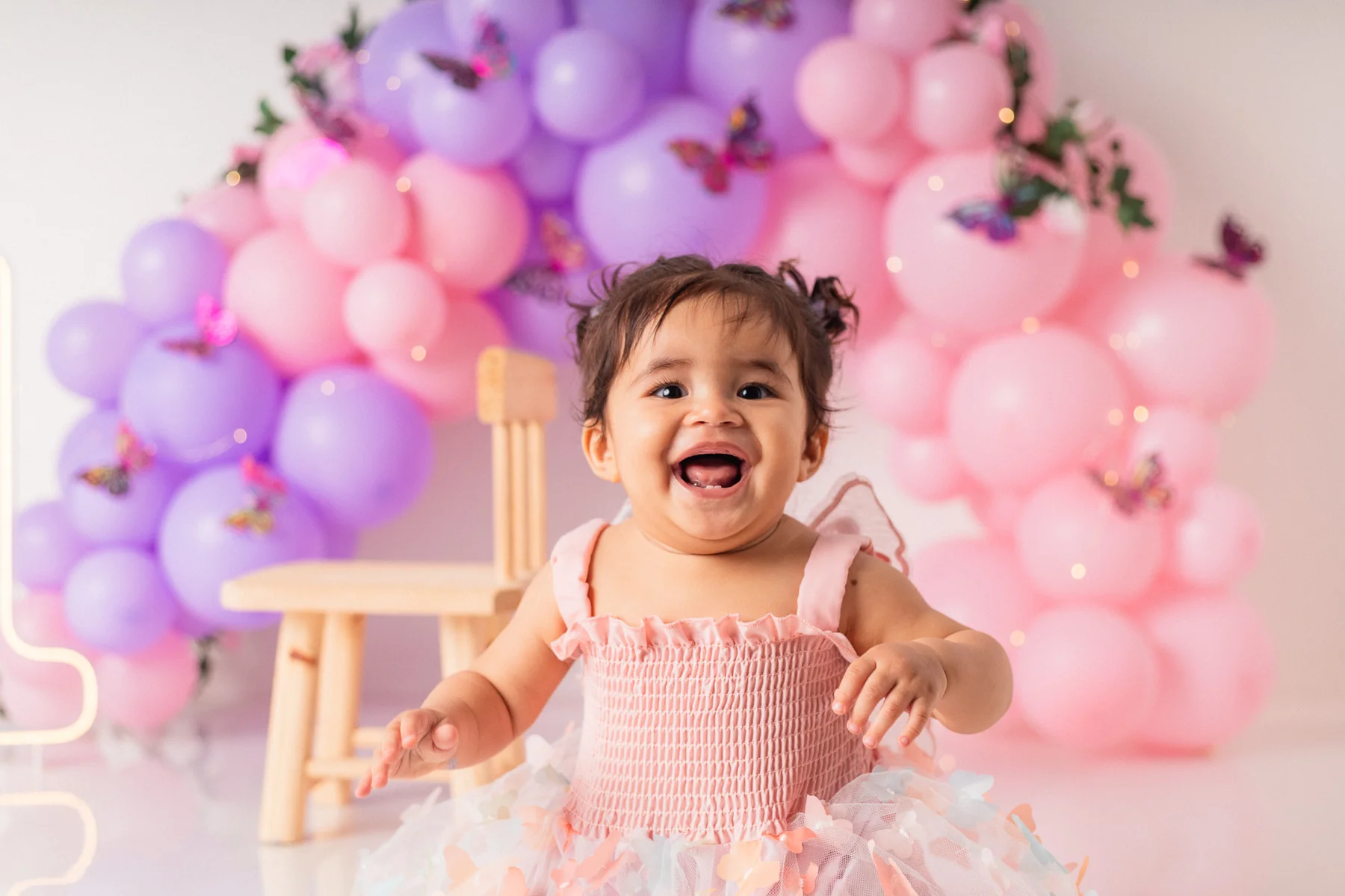 Bebê sorrindo durante ensaio Smash the Cake